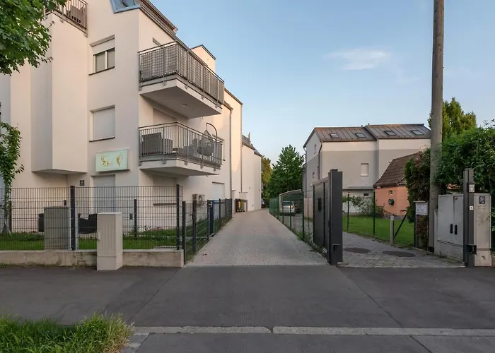 Gruene Ruhelage, 20 Minuten Ins Zentrum Und Parkgarage Apartman