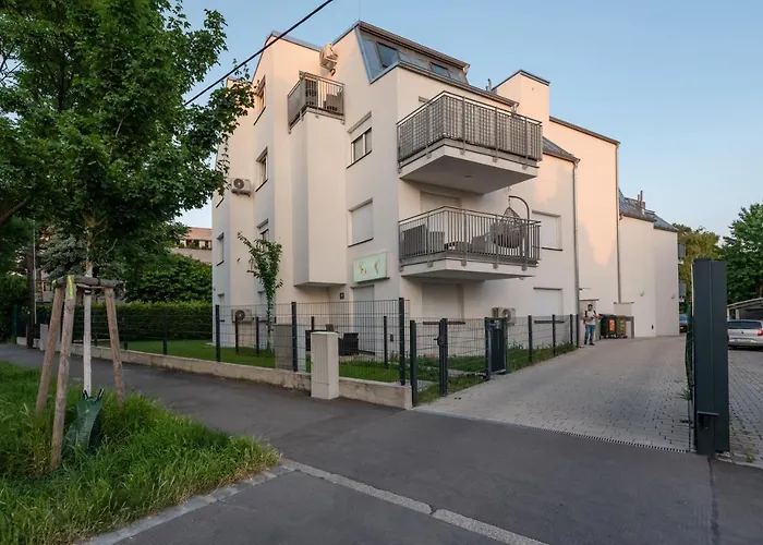 Gruene Ruhelage, 20 Minuten Ins Zentrum Und Parkgarage Apartman Bécs